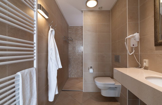 4 bedroom House in Colijnsplaat with garden and terrace - Photo 18