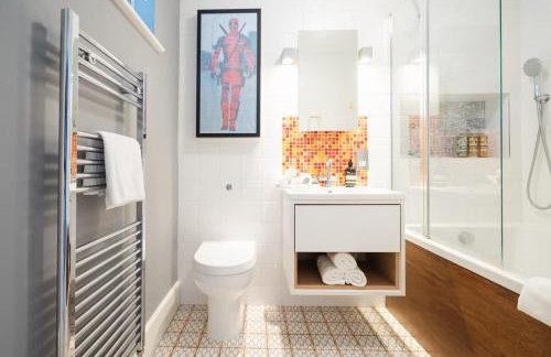 Boutique Brick Lane 2-Bed, Colourful City Vibes - Foto 37