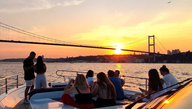 Bosphorus Sunset Luxury Yacht Cruise - Foto 3