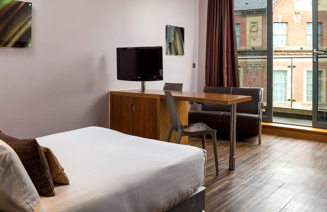 Roomzzz Leeds City - Foto 4