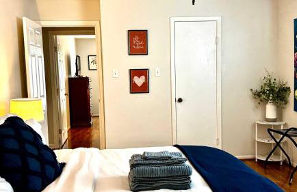 Stylish 4BR Retreat in Cypress - King Bed -Fireplace -Outdoor Patio - TVs in 4 Rooms - Foto 39