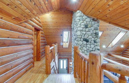 Family Home with Indoor Pool about 2 Mi to Elkhart Lake! - Foto 14