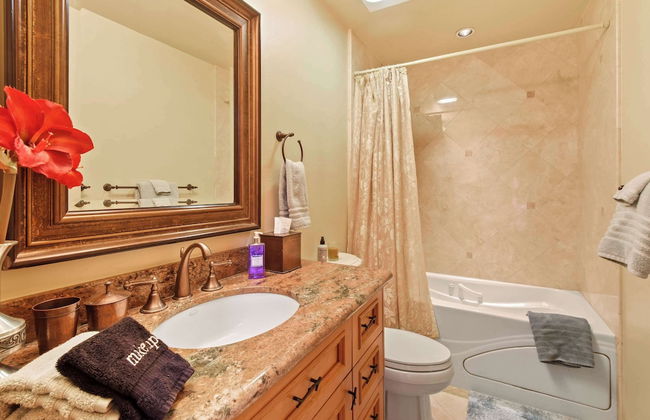 Wulf's Lodge at Olympic Valley Unwind in Hot Tub! - Photo 15