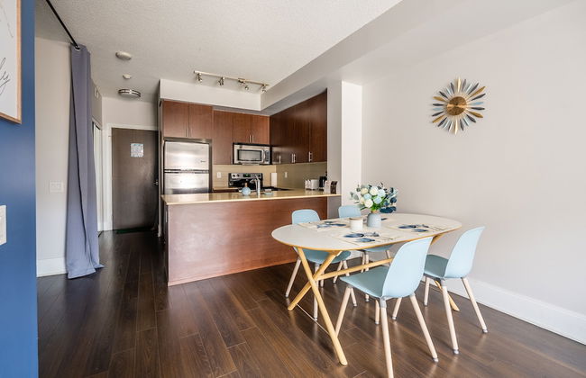 Beautiful Condos In the Heart of Downtown - Foto 12