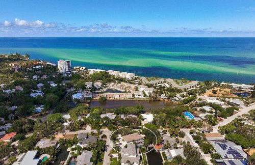 Home ON Key with pool, hot tub, putting green, arcade games, bike & mins to beach! - Foto 67