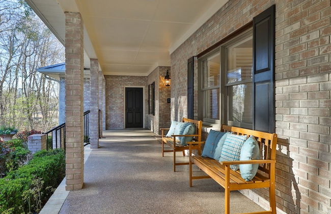 7BR Lakefront Haven Pool Hot Tub Gated 4acres - Foto 35