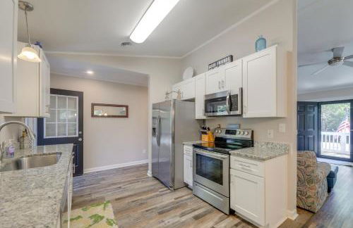 Lovely Emerald Isle Home, Walk to Beach! - Foto 9