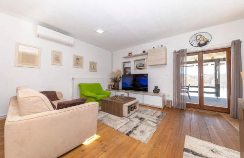 SPA HOLIDAY HOUSE REŽEK - Lovinac - Foto 17