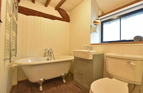 The Hayloft at Cwmffrwd Farm - Photo 17