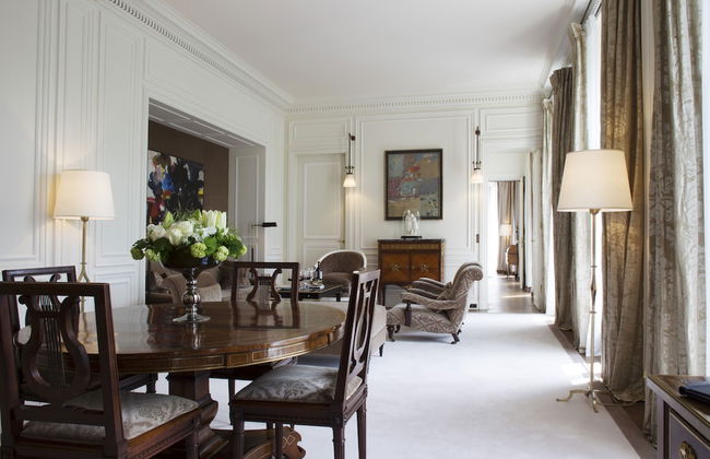 La Reserve Paris Hotel and Spa - Photo 21