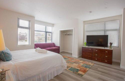 Comfy Studio with Cali King Size Mattress - Foto 7