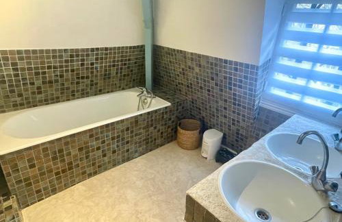Le Petit Manoir avec Piscine Privée - Photo 26