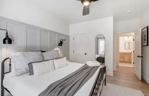 Whitewater Villa - 5BR Luxury Retreat with Hot Tub - Foto 58