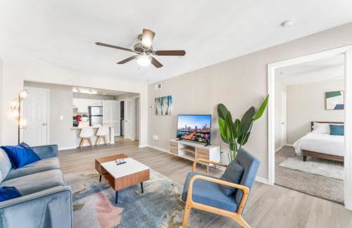 Spacious 2BR King Suites w Pool, Gym, Laundry - Close to Downtown - Foto 12