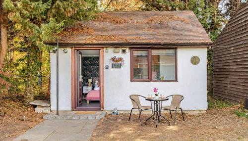 Thorpe Park Studio - Detached Stay & Free Gated Parking - Photo 3, Garden
