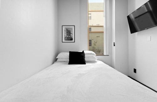 The Neon Elm Hotel - Foto 6