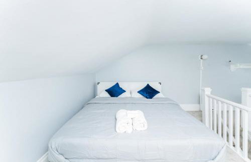 TWO town homes! 6 Bedrooms, 2 King beds, Walk to Eats - Foto 23