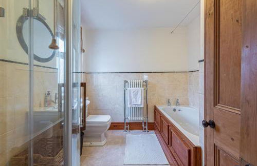 Beautiful Redbrick Home in Ruthin Centre & Parking - Photo 12