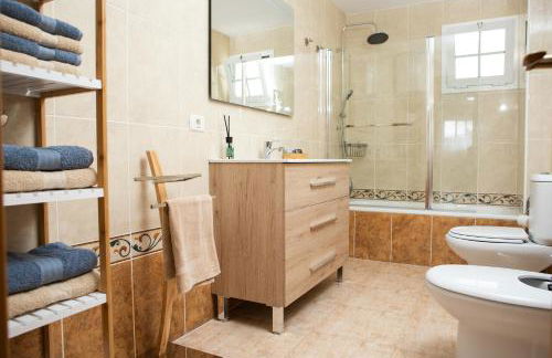 Apto ISA: amplio y acogedor apto de 75m con terraza, aire acondicionado y parking gratuito - Foto 9