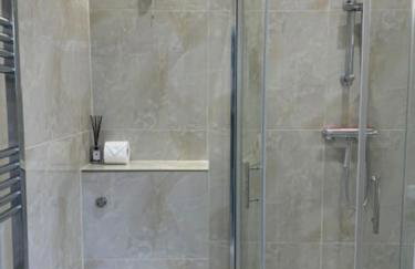 Stylish London Stay 2-Bedroom Duplex Sleeps 6 - Foto 14