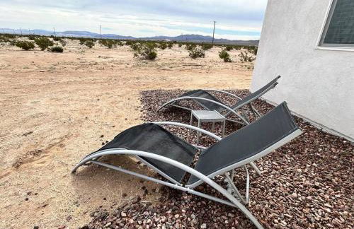 Serene Modern Home Backdoor with great WiFi, games, movies, patio seating and bbq Easy Access to North Joshua Tree National Park in 10 minutes - Foto 26