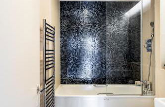 King beds apartment with en-suite, private balcony and elevator by iconic Portobello Market - Foto 15