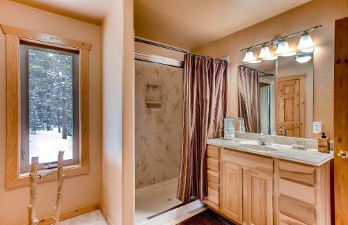 Serene Mountain Cabin Nestled Amongst the Pines - Alpenhaus - Foto 18