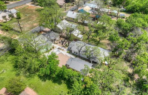 The Grove D With Hot Tub & King Beds - Walk to Main - Foto 40