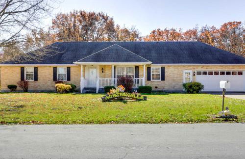 Charming Paris Home with Porch Hunt and Unwind! - Foto 1