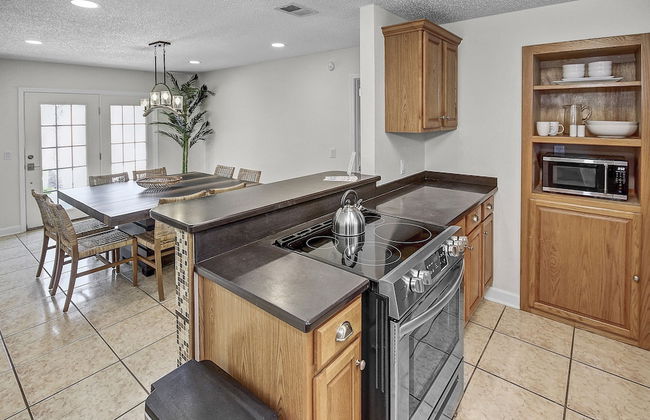 Pet Friendly Beach House with Arcade Games - Photo 10