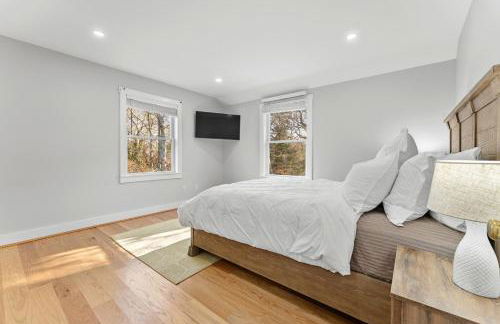 Family Getaway Walkable to Town - Foto 27