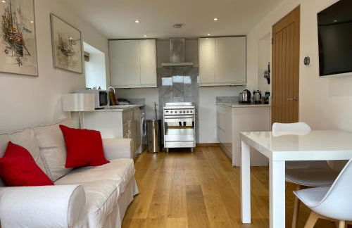 Whitley Old Garage - Photo 9