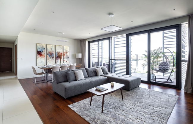 Upscale 3BR Apartment In Prime Location - City Walk - Photo 1