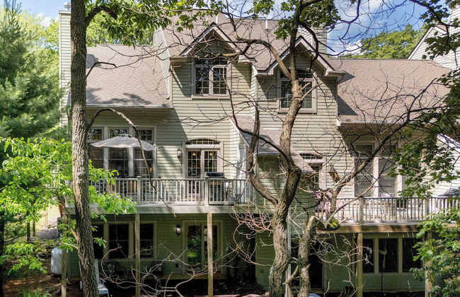 Highland Hideaway by Avantstay Group Poconos Retreat w/ Patio + Game Room - Foto 51