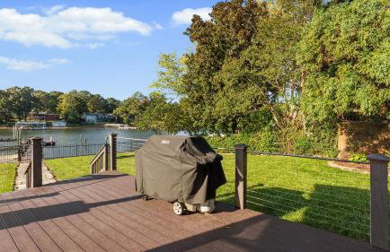 Dock Hot Tub Kayaks on Lake Norman Lakeside Gem by AvantStay - Foto 25