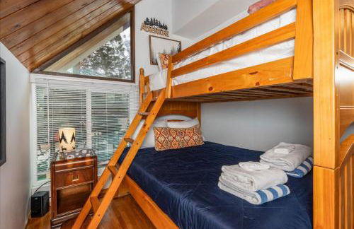 Bass Lake Chalet- A frame with hot tub/firepit - Foto 23