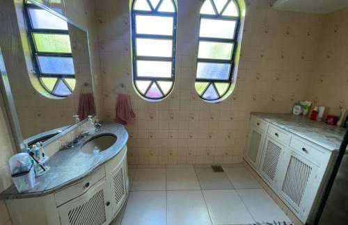 Casa espaçosa no centro - Foto 18