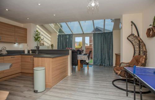 Cosy townhouse, new build, 5 bedrooms, Sleeps 8, Free Parking - Foto 34