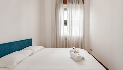 Spacious Home with three Bedroom and Large Kitchen - Photo 3