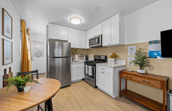 Live Like a Local - Studio With Huge Backyard - Photo 33