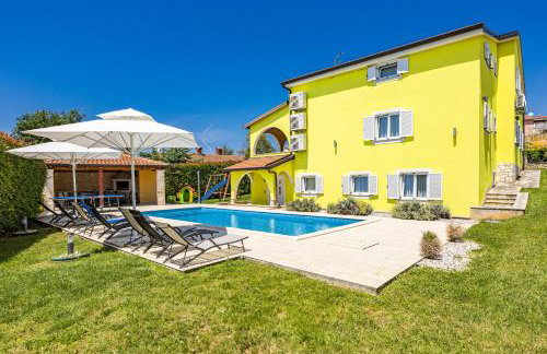 Villa Andrea for 17 people with private 40 m2 pool & pet friendly near Poreč - Photo 11