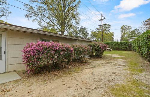 The Mid-Century Hub Close to Everything - Photo 31