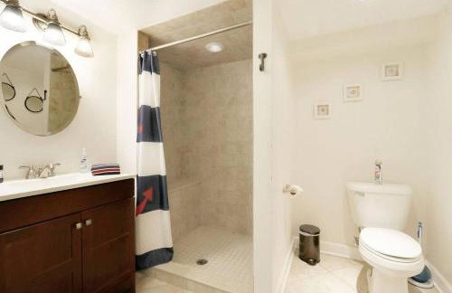 Chain O Lakes Nautical 4Bed 3Bath Waterfront with Bonus Room, Large Deck and Hot Tub - Foto 41