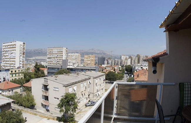 Inviting Apartment 14 Sleeps 3 Guests - Photo 16