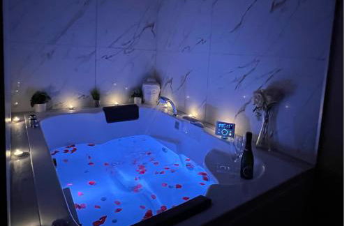 Le Moment Bien-Être - jacuzzi privatif, terrasse et parking privé gratuit au centre de Saint-Omer - Foto 12