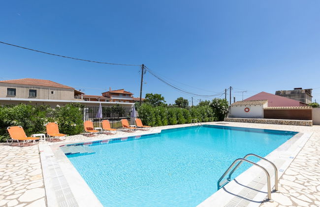 Dora Pool Studios by Konnect, 150m from the Beach - Photo 9