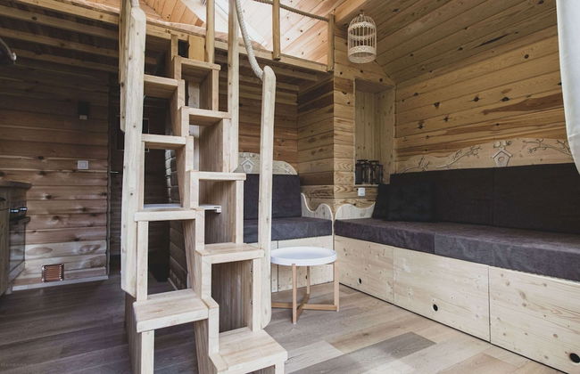 Romantic Woodland Chalet - Photo 12