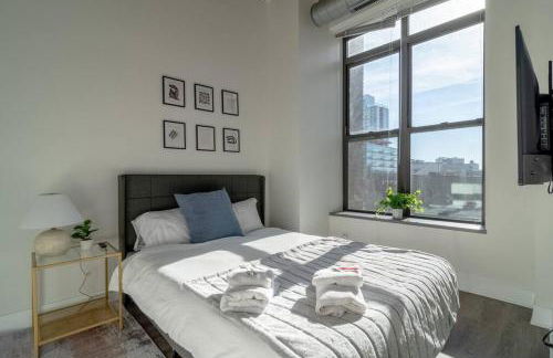 McCormick Place Beautiful 2BR Apartment with Optional Parking Sleeps up to 8 Near Soldier Field, Grant Park and Lakefront Trail - Foto 5