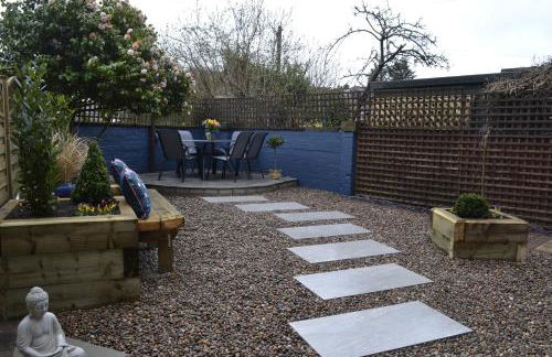 Stunning Period Townhouse with Garden, Walking Distance to Town - Photo 39