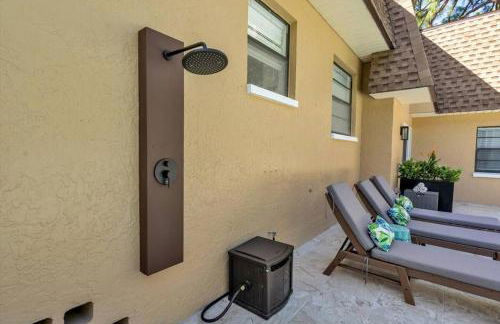 Tropical Oasis, 5 Mins to Beach - Foto 59